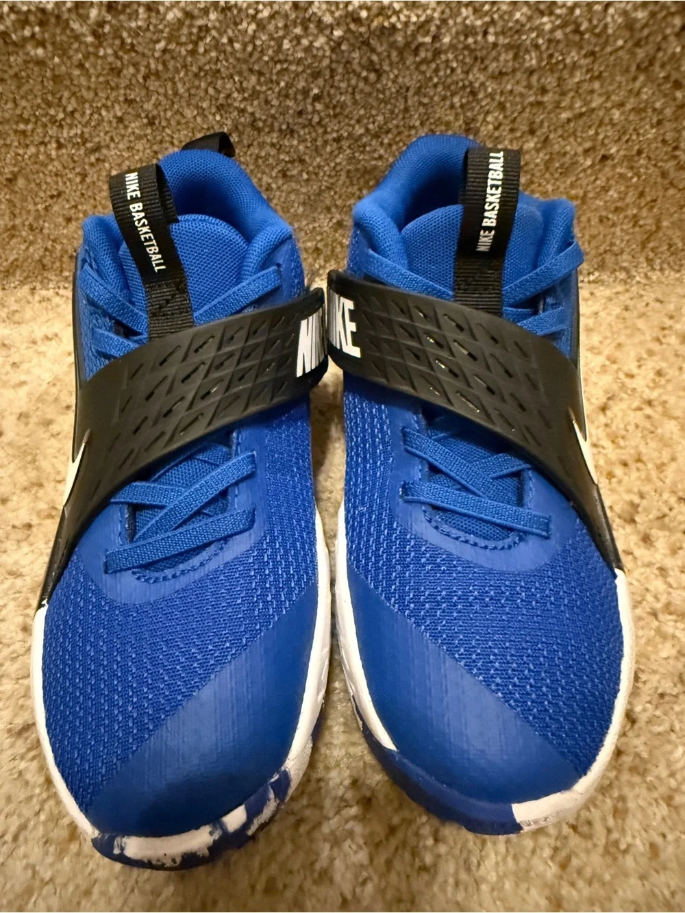 Nike Team Hustle Kids Basketball Sneakers with Velcro size 2 Y